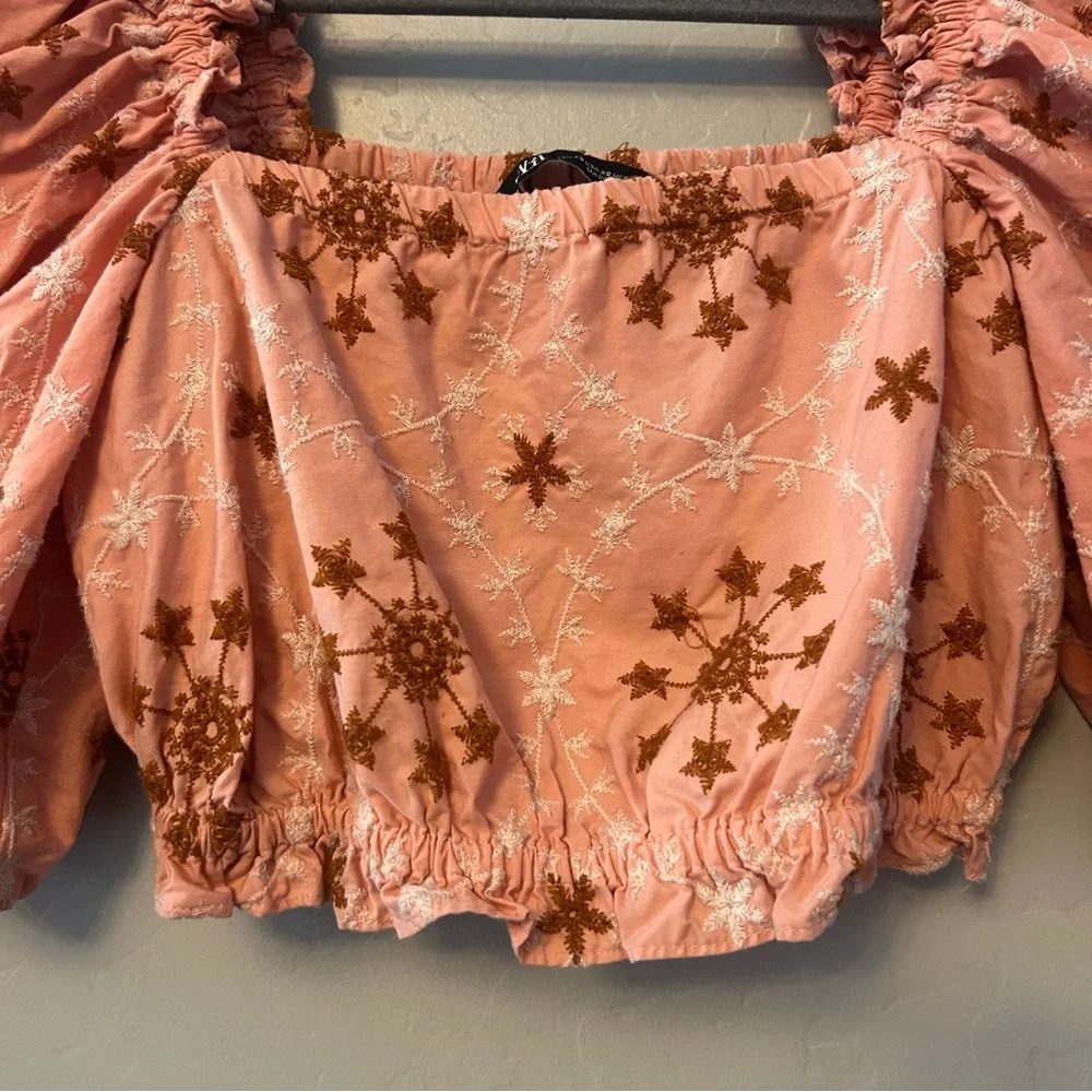 Zara women's coral peach floral embroidered cropped puff sleeve blouse size xs